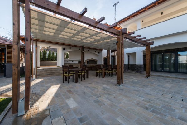 Using Pergolas in Your Landscaping